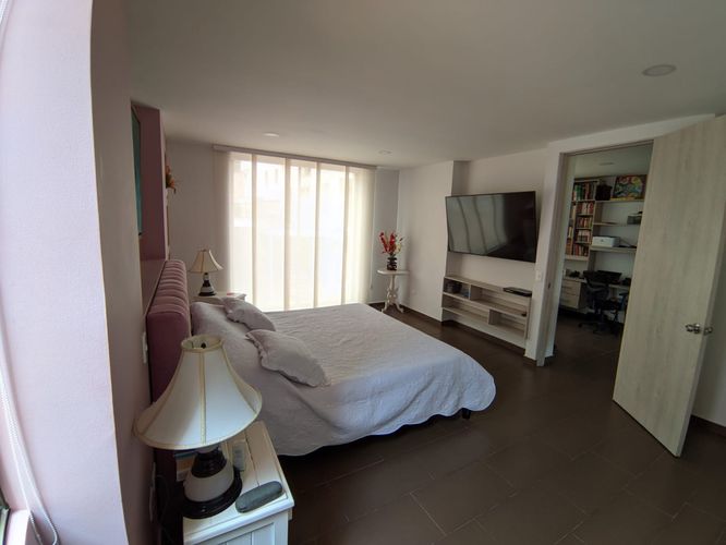 Casa de 5 alcobas en venta en El Carmen, Ibagué, 296 m² · foto 3 de 18