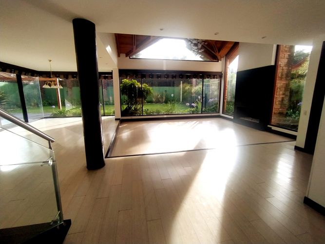 Casa en venta en San Jose De Bavaria, Bogotá · foto 6 de 24