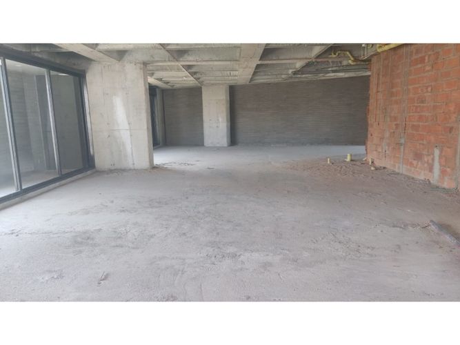 Oficina en arriendo en Patio Bonito, Medellín, 670 m² · foto 3 de 9