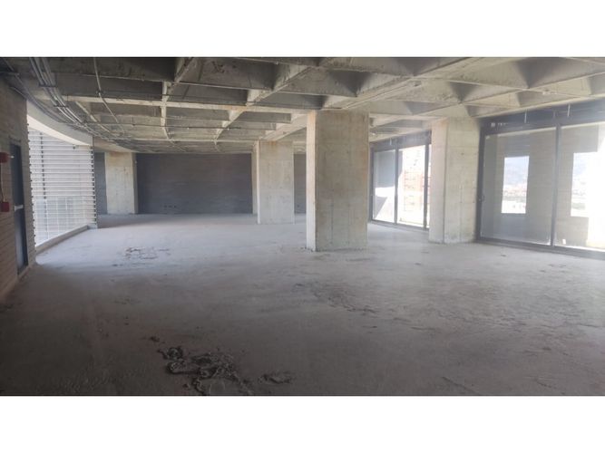 Oficina en arriendo en El Poblado, Medellín, 670 m² · foto 2 de 9