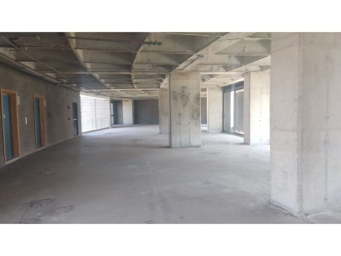 Oficina en arriendo en El Poblado, Medellín, 670 m² · foto 6 de 9