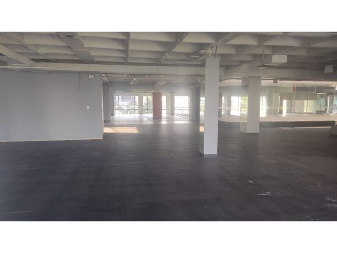 Local en arriendo en El Poblado, Medellín, 1822 m² · foto 5 de 16