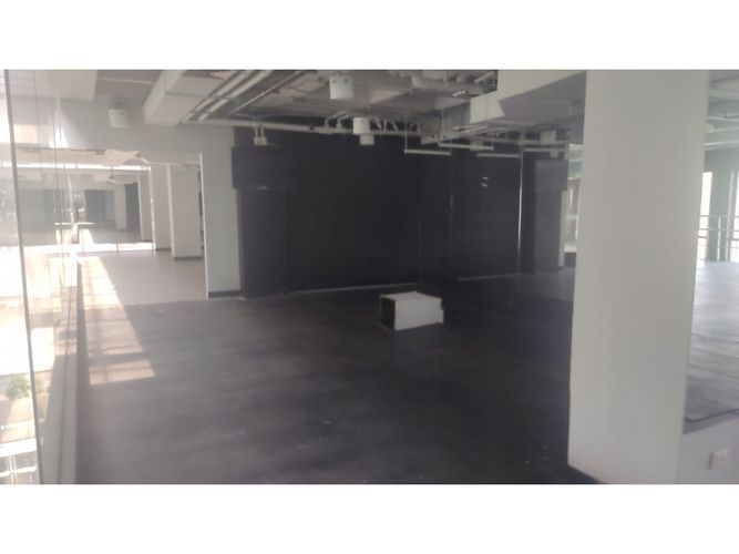 Local en arriendo en El Poblado, Medellín, 1822 m² · foto 14 de 16