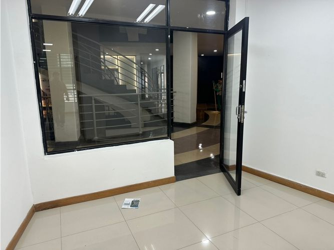 Local en arriendo en El Poblado, Medellín, 46 m² · foto 3 de 9