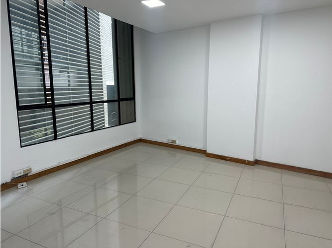 Local en arriendo en El Poblado, Medellín, 46 m² · foto 4 de 9