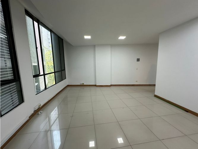 Local en arriendo en El Poblado, Medellín, 46 m² · foto 5 de 9
