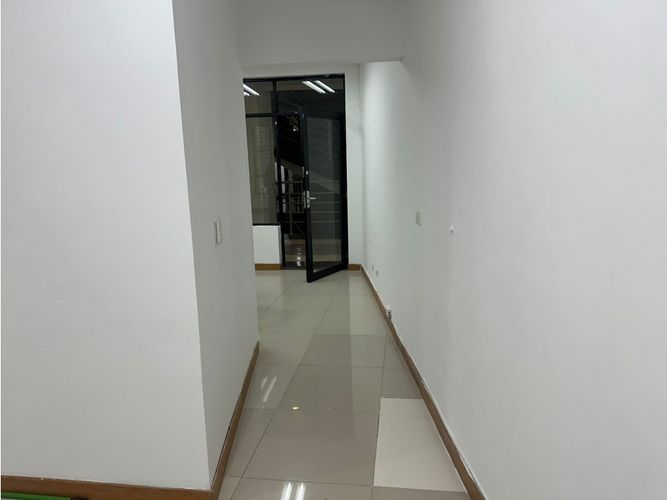 Local en arriendo en El Poblado, Medellín, 46 m² · foto 6 de 9