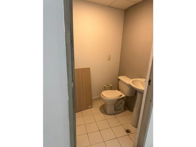 Local en arriendo en El Poblado, Medellín, 46 m² · foto 7 de 9