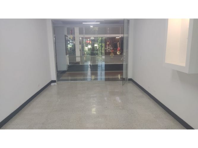 Local en arriendo en El Poblado, Medellín, 35 m² · foto 3 de 6