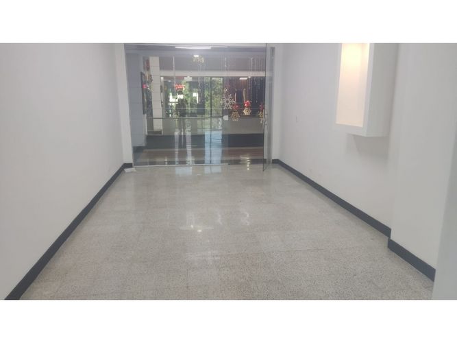 Local en arriendo en El Poblado, Medellín, 35 m² · foto 4 de 6