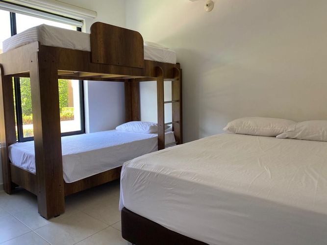 Casa de 4 alcobas en venta en Ricaurte, 423 m² · foto 8 de 23