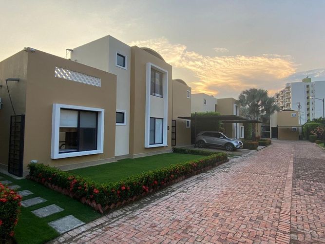 Casa de 4 alcobas en venta en Ricaurte, 423 m² · foto 3 de 23