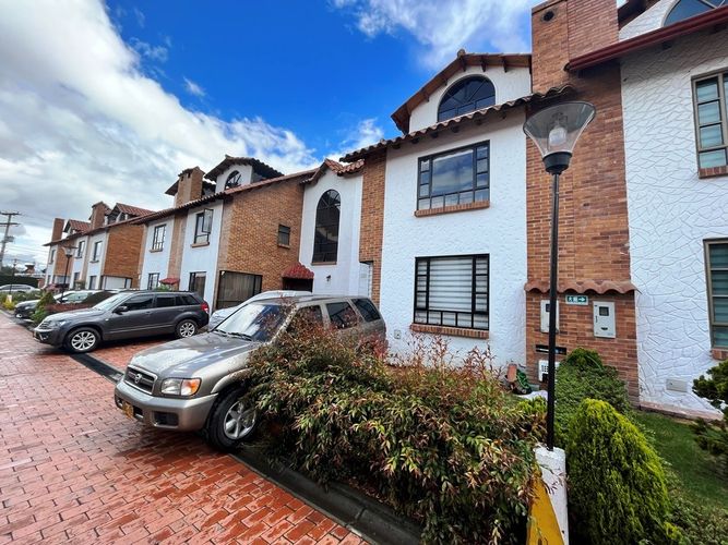 Casa de 4 alcobas en venta en Siberia, Cota, 177 m² · foto 2 de 24