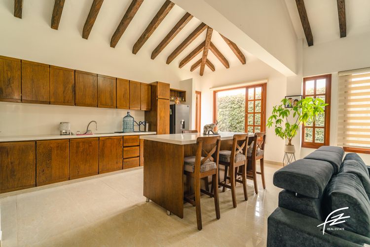 Casa de 8 alcobas en venta en El Tambo, La Ceja, 605 m² · foto 3 de 19