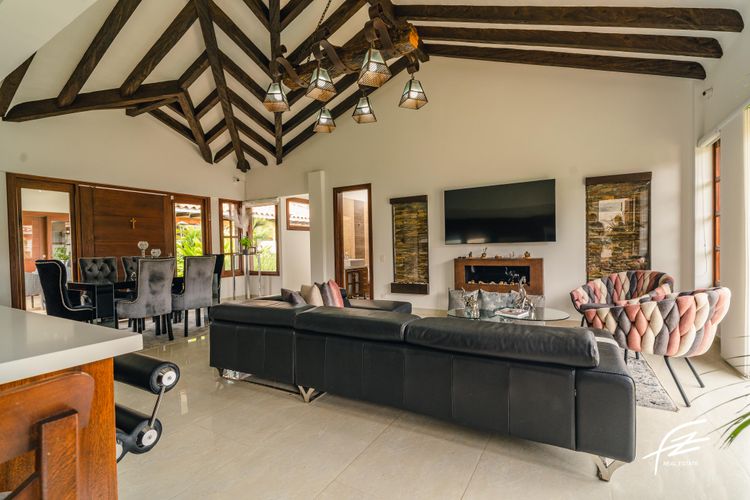 Casa de 8 alcobas en venta en El Tambo, La Ceja, 605 m² · foto 6 de 19