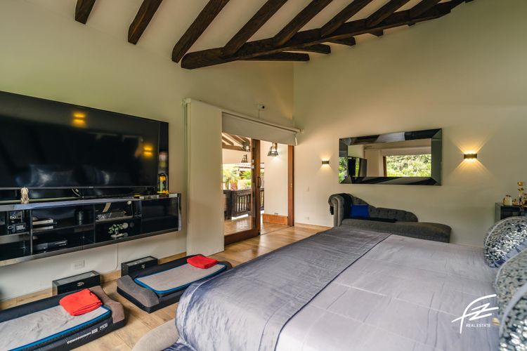 Casa de 8 alcobas en venta en El Tambo, La Ceja, 605 m² · foto 10 de 19