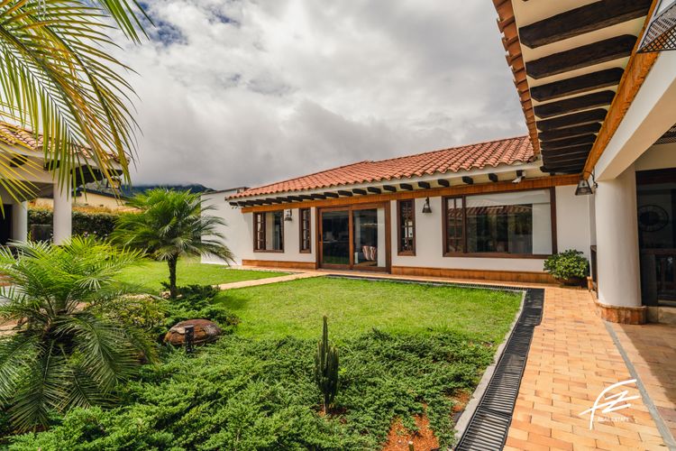 Casa de 8 alcobas en venta en El Tambo, La Ceja, 605 m² · foto 15 de 19