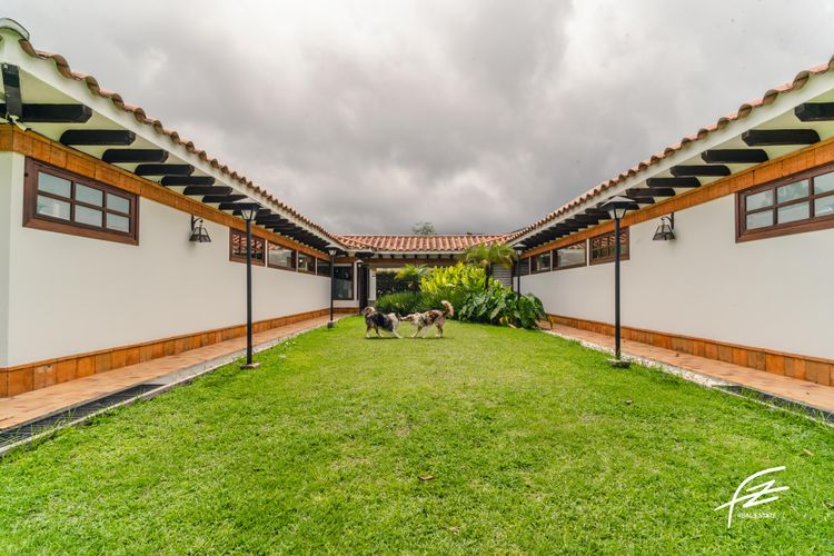Casa de 8 alcobas en venta en El Tambo, La Ceja, 605 m² · foto 16 de 19