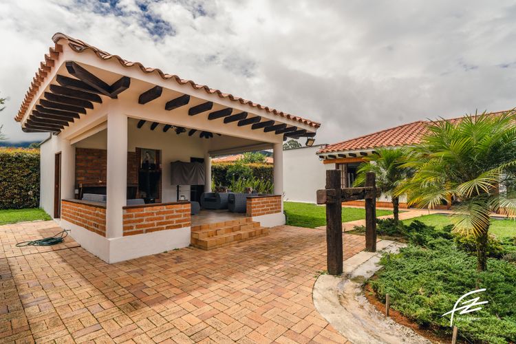Casa de 8 alcobas en venta en El Tambo, La Ceja, 605 m² · foto 18 de 19