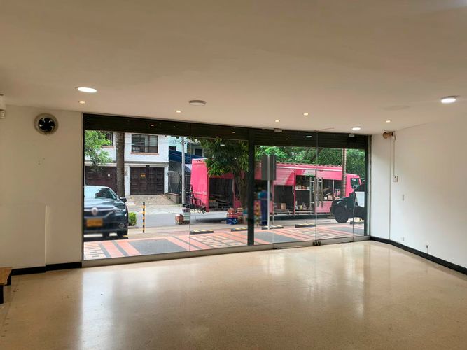 Oficina en arriendo en Patio Bonito, Medellín, 130 m² · foto 2 de 9