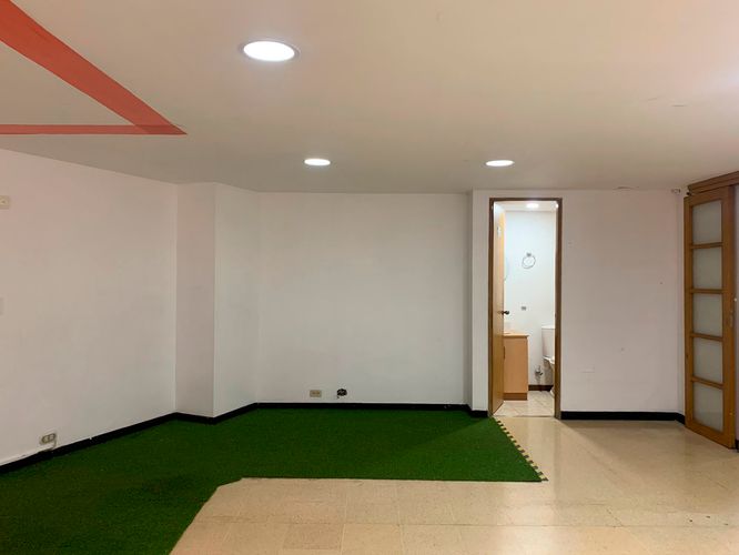 Oficina en arriendo en Patio Bonito, Medellín, 130 m² · foto 7 de 9
