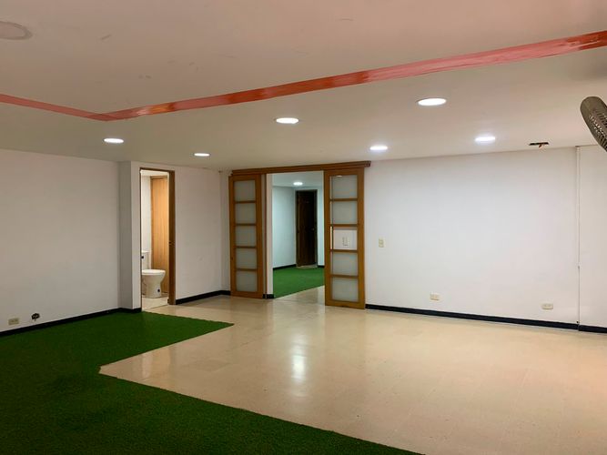 Oficina en arriendo en Patio Bonito, Medellín, 130 m² · foto 8 de 9