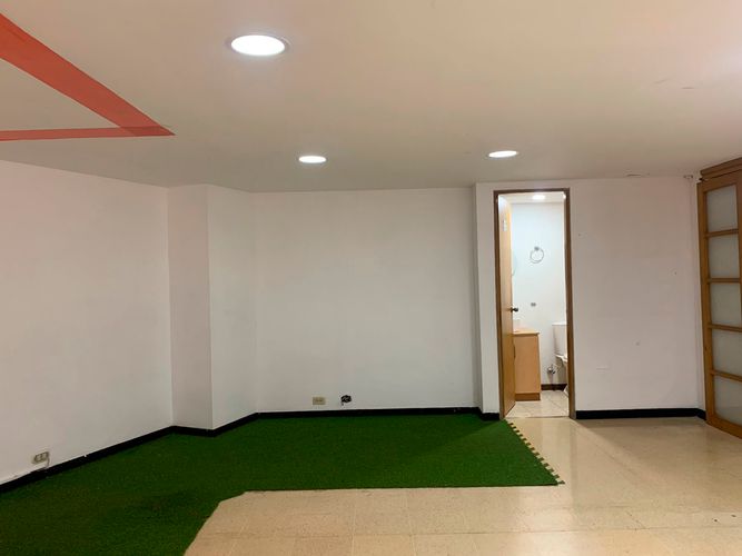 Oficina en arriendo en Patio Bonito, Medellín, 90 m² · foto 3 de 9