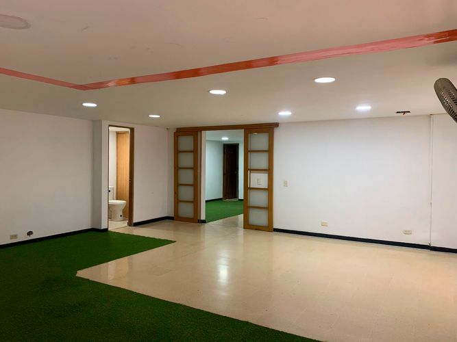 Oficina en arriendo en Patio Bonito, Medellín, 90 m² · foto 6 de 9