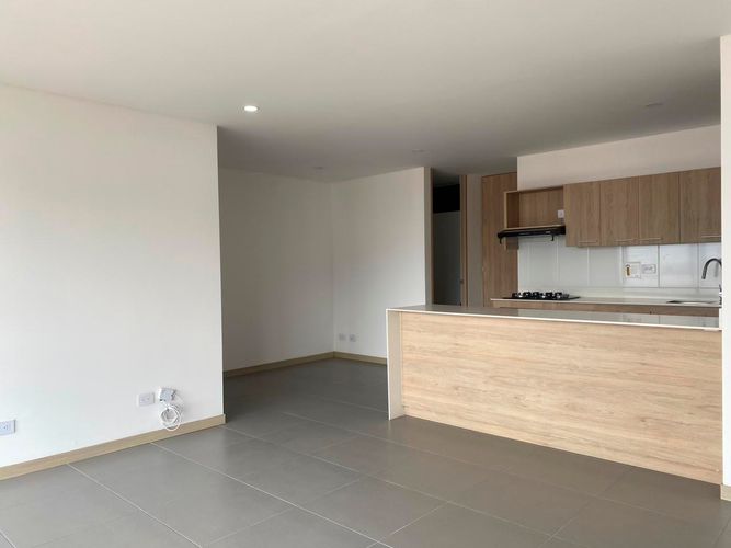 Apartamento de 2 alcobas en arriendo en Loma Del Escobero, Envigado, 86 m² · foto 3 de 16