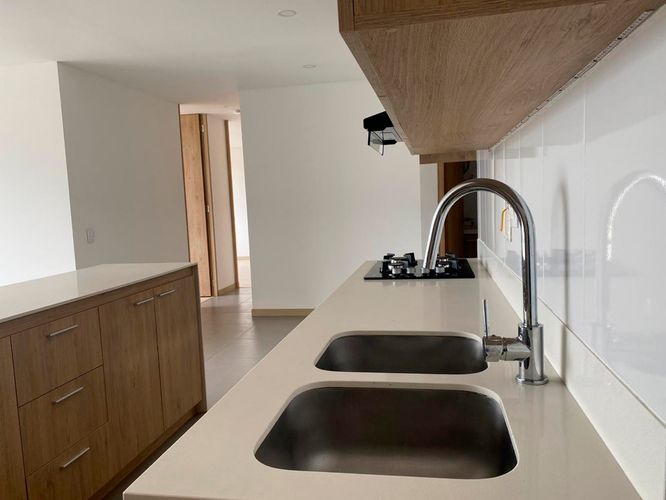 Apartamento de 2 alcobas en arriendo en Loma Del Escobero, Envigado, 86 m² · foto 5 de 16