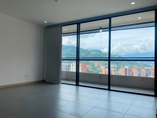 Apartamento de 2 alcobas en arriendo en Loma Del Escobero, Envigado, 86 m² · foto 2 de 16