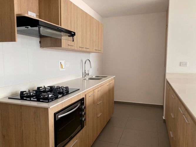 Apartamento de 2 alcobas en arriendo en Loma Del Escobero, Envigado, 86 m² · foto 4 de 16