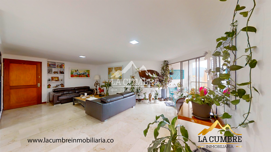 Apartamento de 3 alcobas en arriendo en Los Balsos, Medellín, 147 m² · foto 2 de 16
