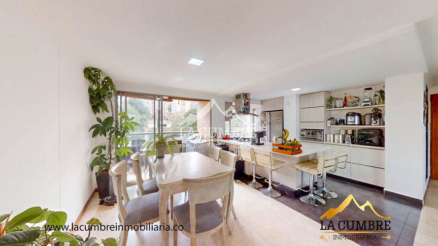 Apartamento de 3 alcobas en arriendo en Los Balsos, Medellín, 147 m² · foto 4 de 16
