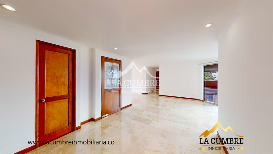 Apartamento de 3 alcobas en arriendo en Los Balsos, Medellín, 160 m² · foto 2 de 13