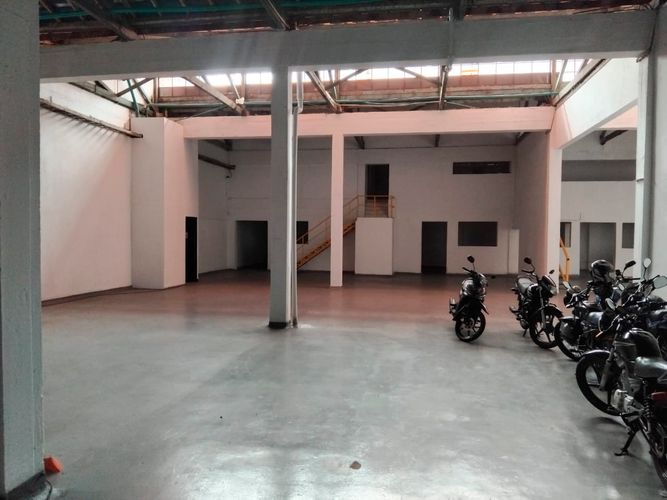Bodega en arriendo en Laureles, Medellín, 678 m² · foto 2 de 18