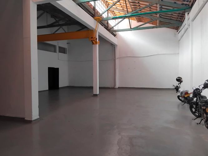 Bodega en arriendo en Laureles, Medellín, 678 m² · foto 9 de 18