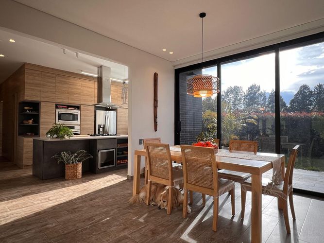 Casa de 3 alcobas en venta en Loma Del Chocho, Envigado, 370 m² · foto 3 de 19