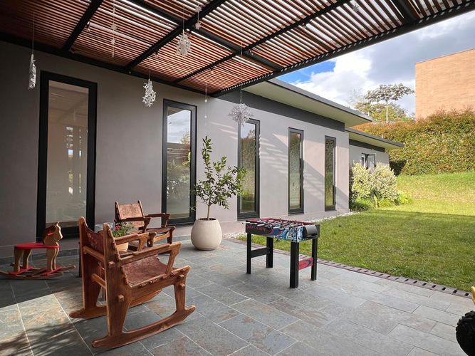 Casa de 3 alcobas en venta en Loma Del Chocho, Envigado, 370 m² · foto 18 de 19