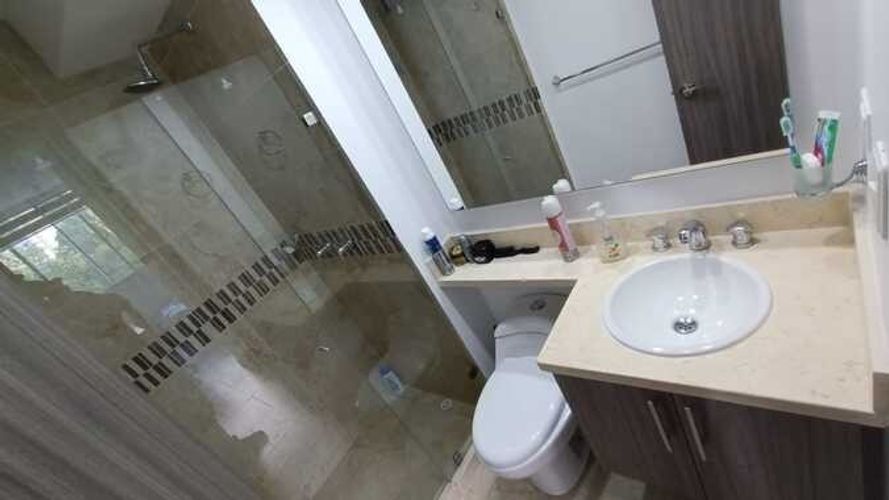 Apartamento de 3 alcobas en venta en Cr. Los Arroyuelos, Ibagué, 87 m² · foto 14 de 19