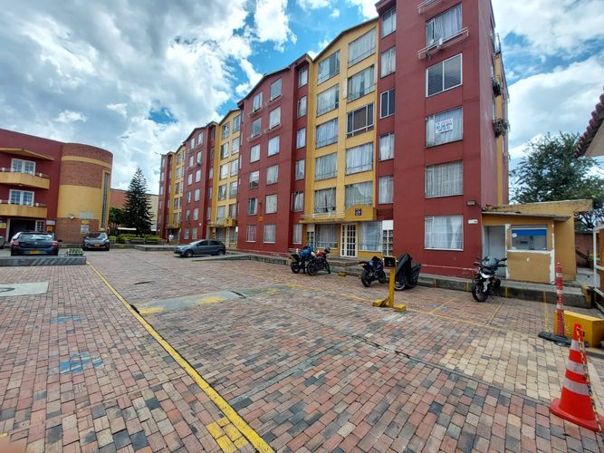 Apartamento de 3 alcobas en venta en Club De Los Lagartos, Bogotá, 43 m² · foto 3 de 24