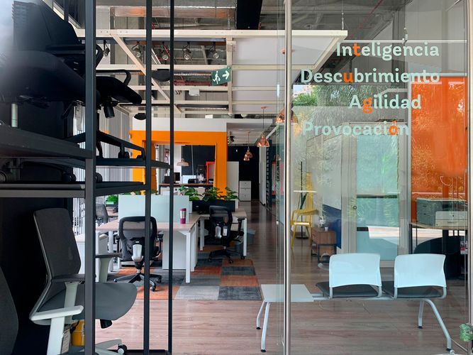 Local en arriendo en El Poblado, Medellín, 192 m² · foto 2 de 7