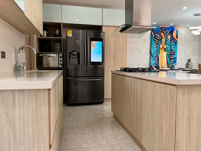 Casa de 3 alcobas en arriendo en Loma Benedictinos, Medellín, 260 m² · foto 3 de 20