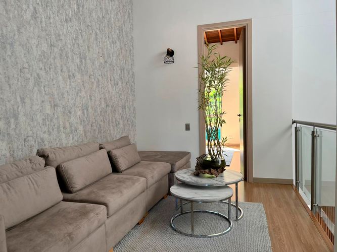Casa de 3 alcobas en arriendo en Loma Benedictinos, Medellín, 260 m² · foto 4 de 20