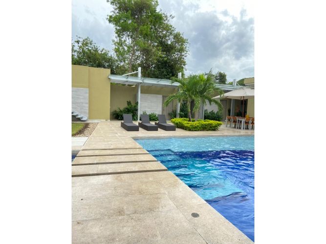 Casa de 5 alcobas en venta en Girardot, 1898 m² · foto 4 de 24