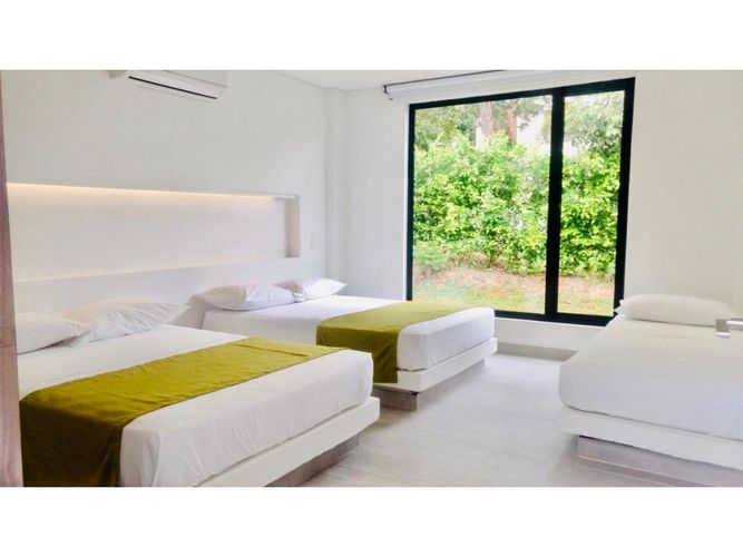 Casa de 5 alcobas en venta en Girardot, 1898 m² · foto 10 de 24