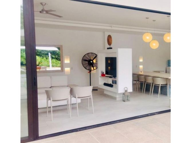 Casa de 5 alcobas en venta en Girardot, 1898 m² · foto 12 de 24