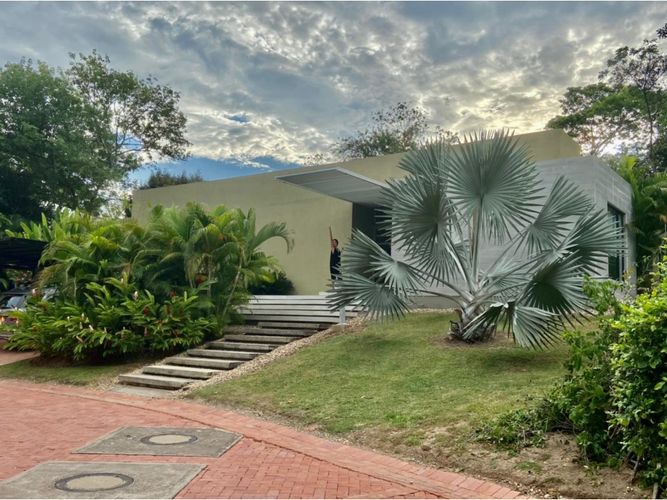 Casa de 5 alcobas en venta en Girardot, 1898 m² · foto 15 de 24
