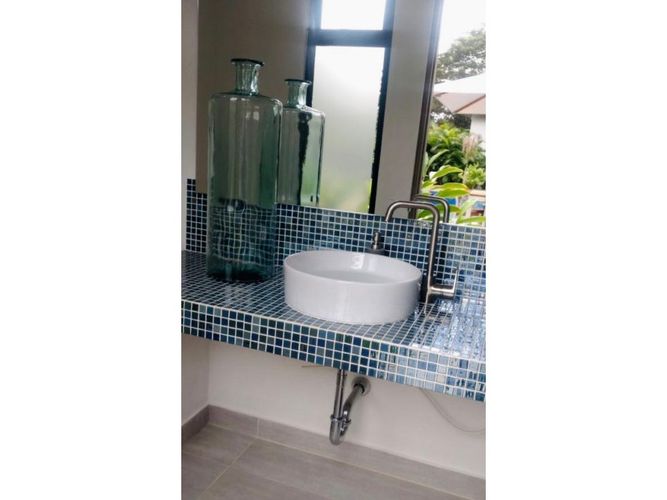 Casa de 5 alcobas en venta en Girardot, 1898 m² · foto 18 de 24