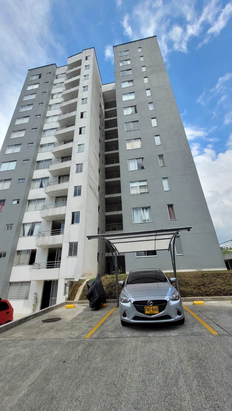 Apartamento en venta en Zona Industrial La Rosa, Dosquebradas · foto 2 de 9